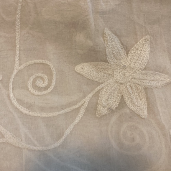 Set of 3 embroidered curtain panels - Picture 3 of 3